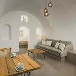Aqua Serenity Luxury Santorini Foinikiá
