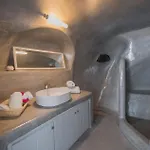 Aqua Serenity Luxury Santorini Aparthotel Foinikiá