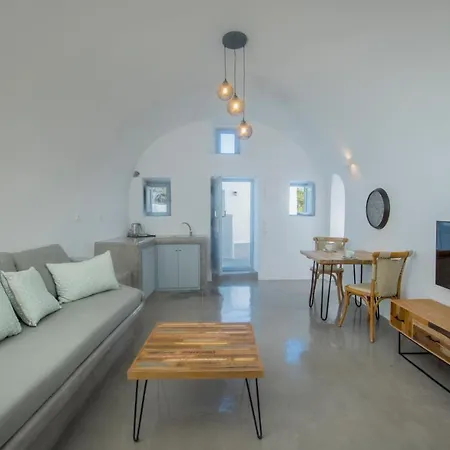 Aqua Serenity Luxury Santorini מלון דירות Foinikiá