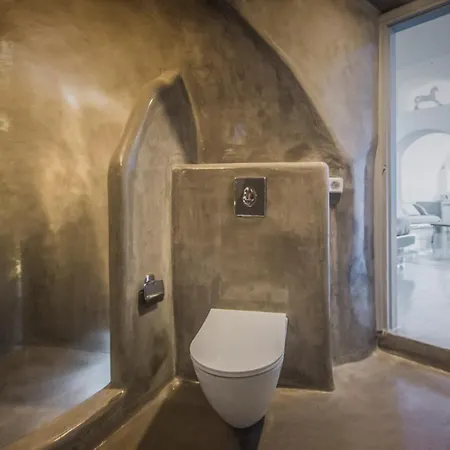 Aqua Serenity Luxury Santorini 3* Foinikiá