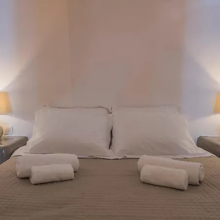 Aqua Serenity Luxury Santorini Apart Otel Foinikiá