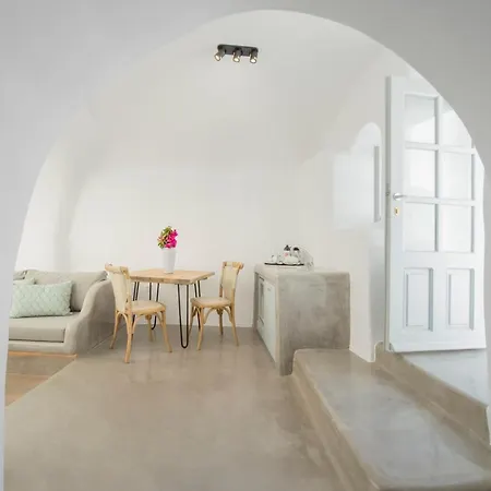 Aqua Serenity Luxury Santorini Apart Otel Foinikiá