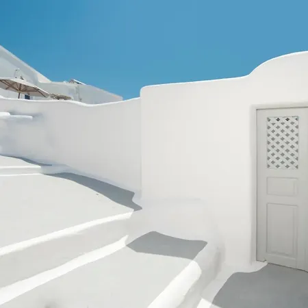 Aqua Serenity Luxury Santorini Foinikiá