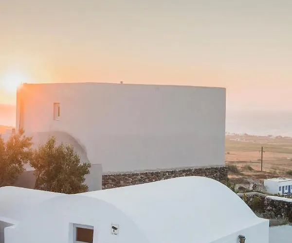 Aqua Serenity Luxury Santorini 3* Foinikiá