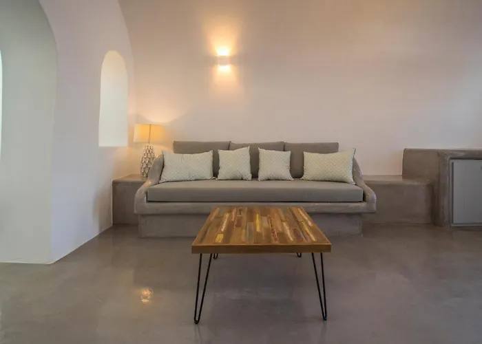 Aqua Serenity Luxury Santorini 3* Foinikiá