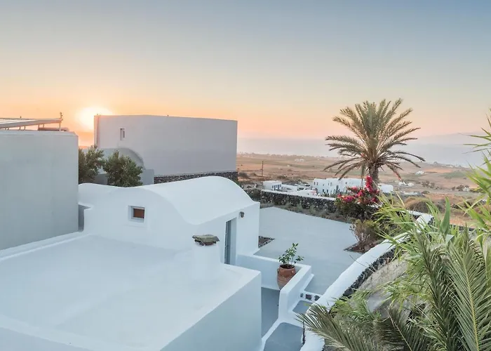 Aqua Serenity Luxury Santorini 3* Foinikiá