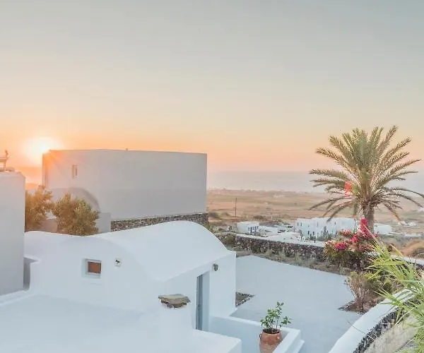 Aqua Serenity Luxury Santorini Foinikiá