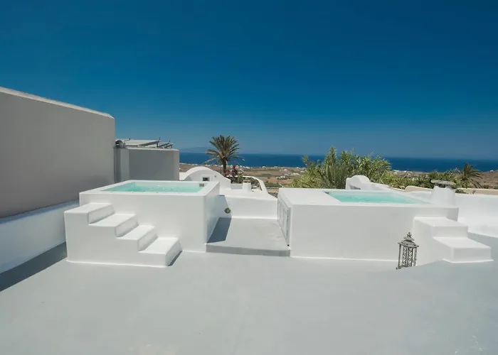 Aqua Serenity Luxury Santorini 3* Foinikiá