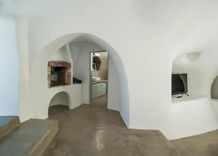 Aqua Serenity Luxury Santorini Foinikiá