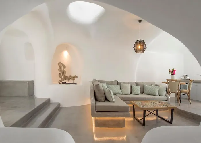 Aqua Serenity Luxury Santorini 3* Foinikiá