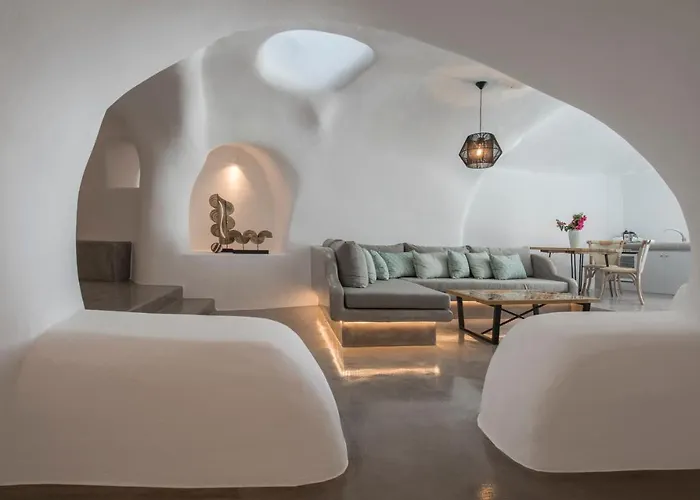 Aqua Serenity Luxury Santorini מלון דירות Foinikiá