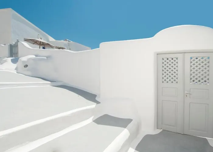 Aqua Serenity Luxury Santorini Foinikiá