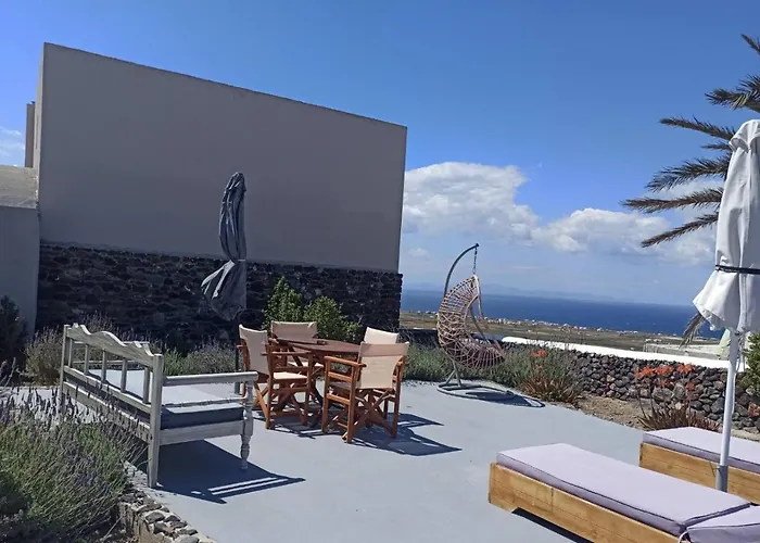 Aqua Serenity Luxury Santorini Foinikiá