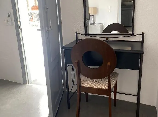 Aqua Serenity Luxury Santorini מלון דירות 3*