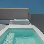 Aqua Serenity Luxury Santorini Apartmanhotel 3*