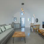 Aqua Serenity Luxury Santorini Apartmanhotel Finikiá