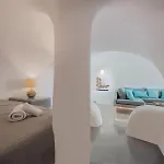 Aqua Serenity Luxury Santorini Apartmanhotel Finikiá