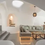 Aqua Serenity Luxury Santorini 3* Finikiá