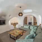 Aqua Serenity Luxury Santorini