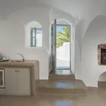 Aqua Serenity Luxury Santorini Finikiá