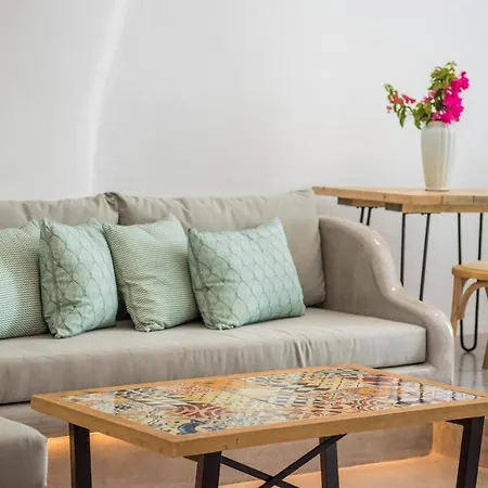 Aqua Serenity Luxury Santorini 3* Finikiá