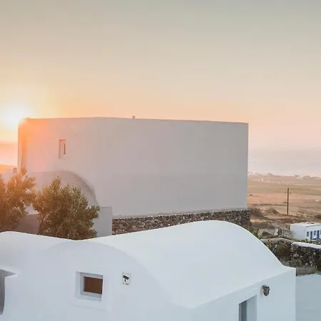 Aqua Serenity Luxury Santorini 3* Finikiá