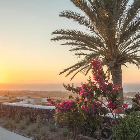 Aqua Serenity Luxury Santorini Finikiá