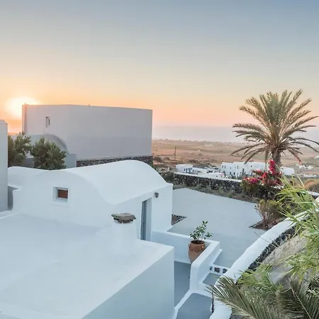 Aqua Serenity Luxury Santorini 3* Foinikiá