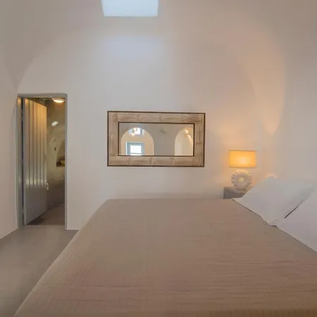 Aqua Serenity Luxury Santorini Apartmanhotel