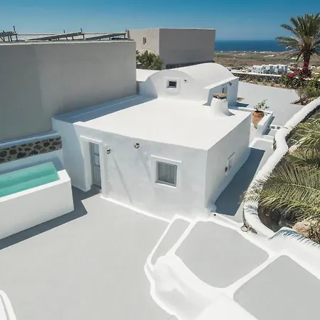 Aqua Serenity Luxury Santorini Finikiá