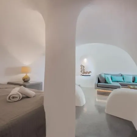 Aqua Serenity Luxury Santorini Apartmanhotel Finikiá