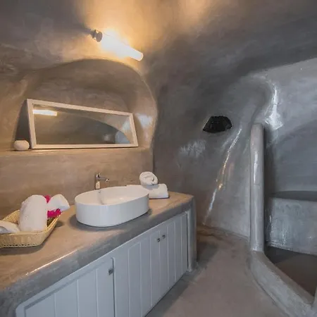 Aqua Serenity Luxury Santorini Lägenhetshotell Foinikiá