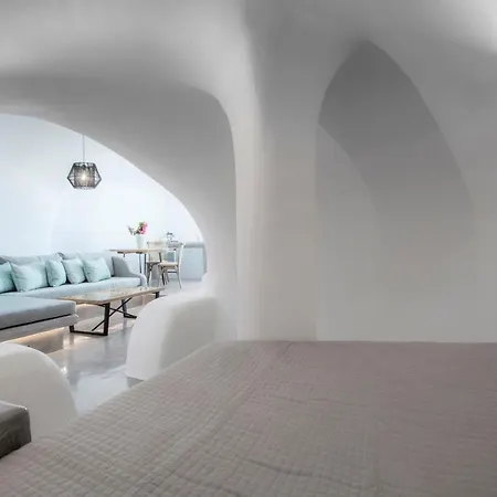 Aqua Serenity Luxury Santorini Apartmanhotel Finikiá