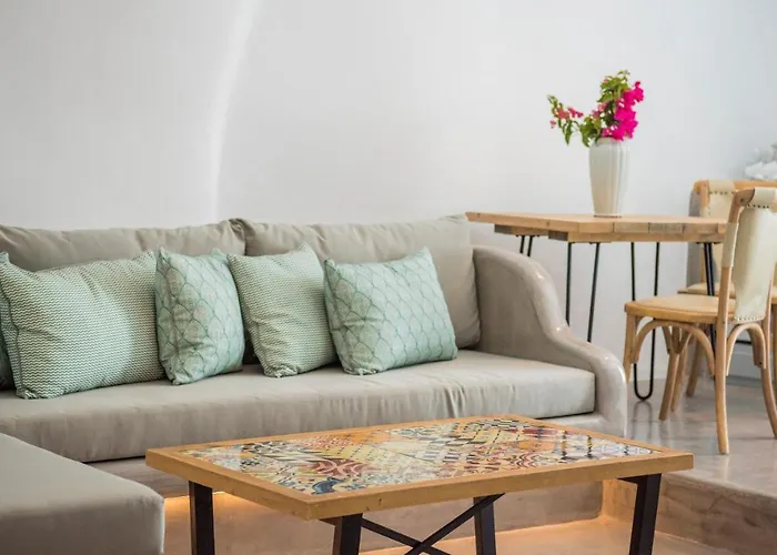 Aqua Serenity Luxury Santorini 3* Foinikiá