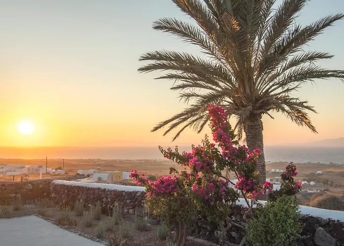 Aqua Serenity Luxury Santorini Foinikiá