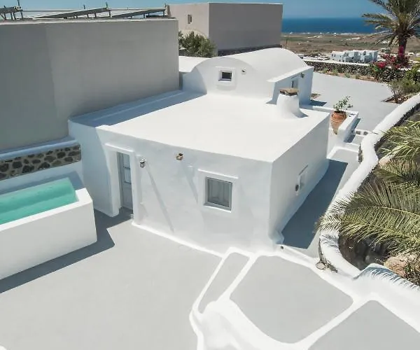 Aqua Serenity Luxury Santorini Foinikiá