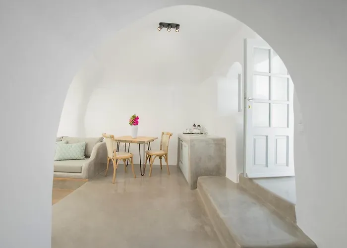 Aqua Serenity Luxury Santorini Lejlighedshotel Foinikiá