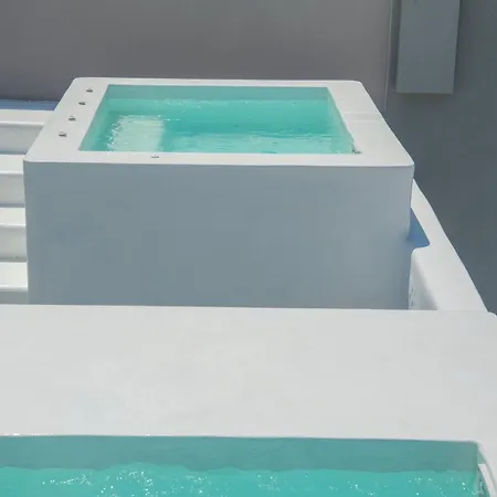 Aqua Serenity Luxury Santorini 3* Foinikiá