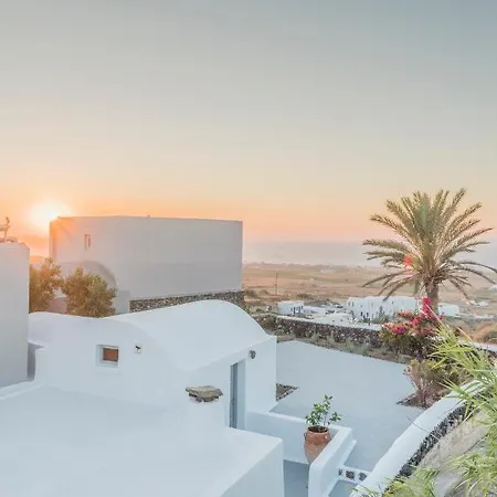 Aqua Serenity Luxury Santorini Foinikiá